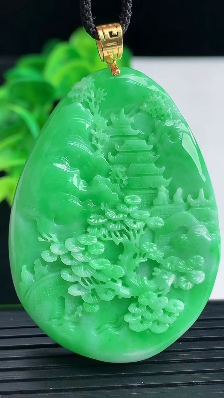 天然A货翡翠山水牌吊坠尺寸53.8-39-8.2重量:32.30g
4月11日