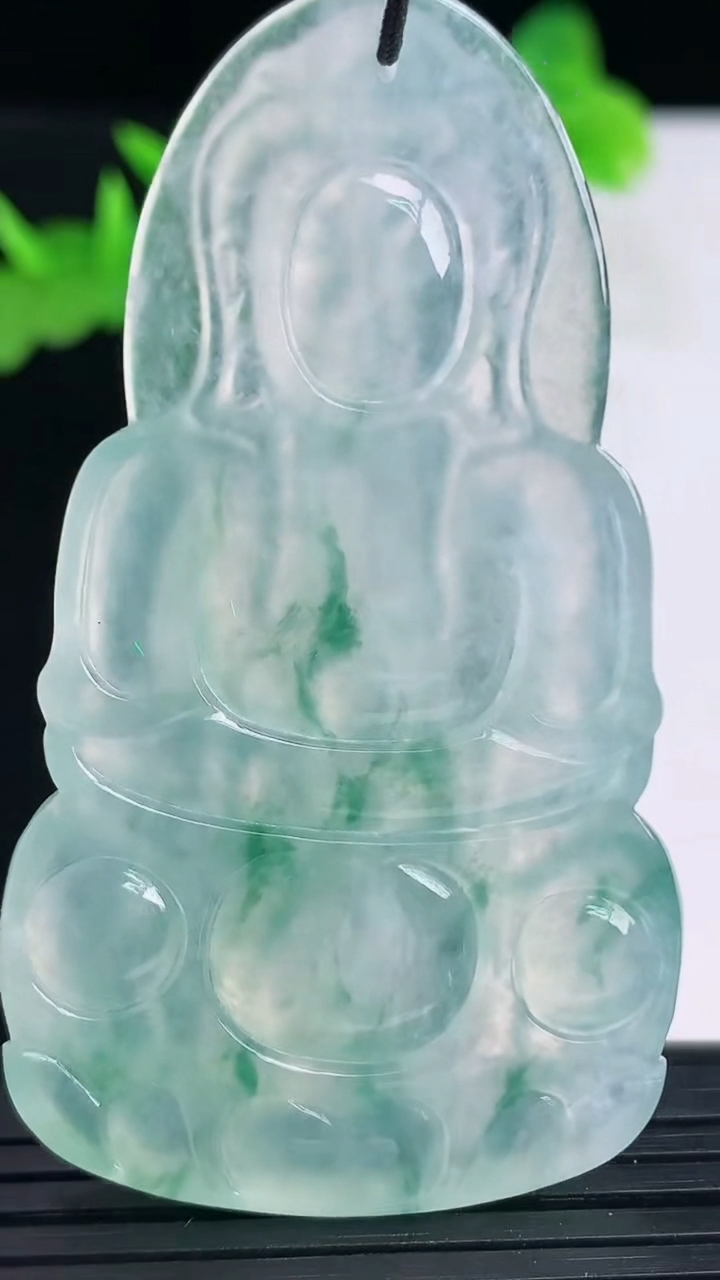 天然A货翡翠种飘花观音菩萨吊坠尺寸62-35.5-5.3重量:24.41g
4月11日