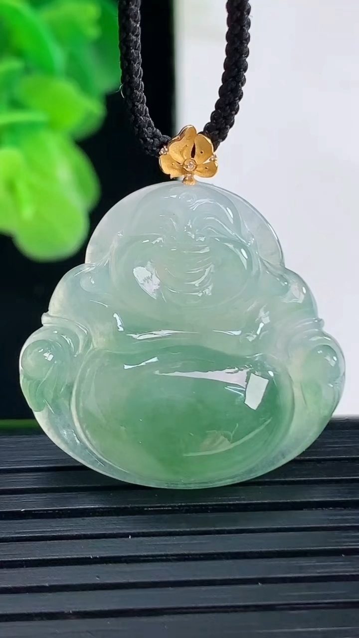 天然A货翡翠佛公吊坠尺寸30.7-28.6-5.7重量:6.32g
4月11日