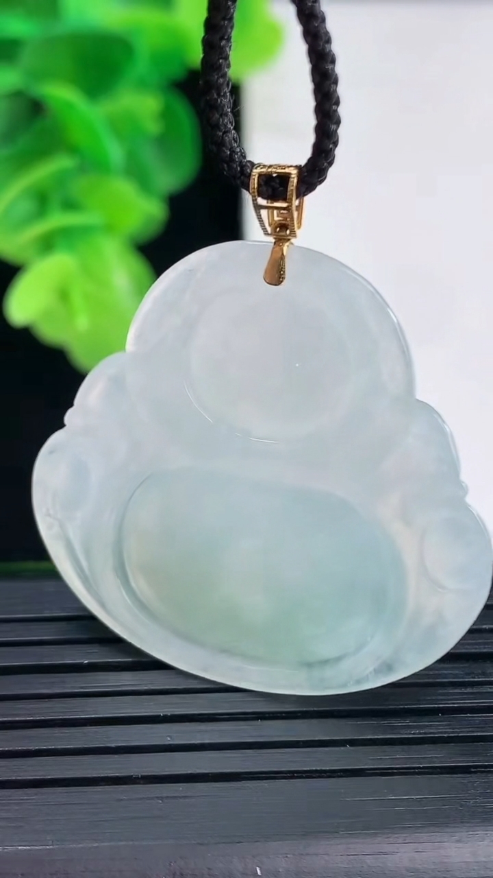 天然A货翡翠18K金飘花佛公吊坠尺寸33.8-35.6-5.7重量:10.34g
4月11日