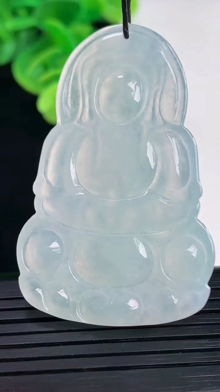 天然A货翡翠观音菩萨吊坠尺寸51.7-33.6-4.7重量:15.19g
4月11日