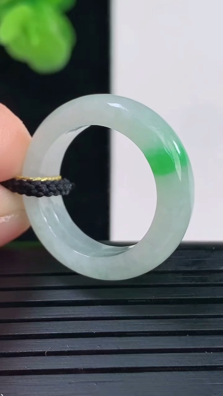 天然A货翡翠指环戒指尺寸17.5-5.8-3.5重量:4.23g2026年4月11日
工厂直销收藏佳