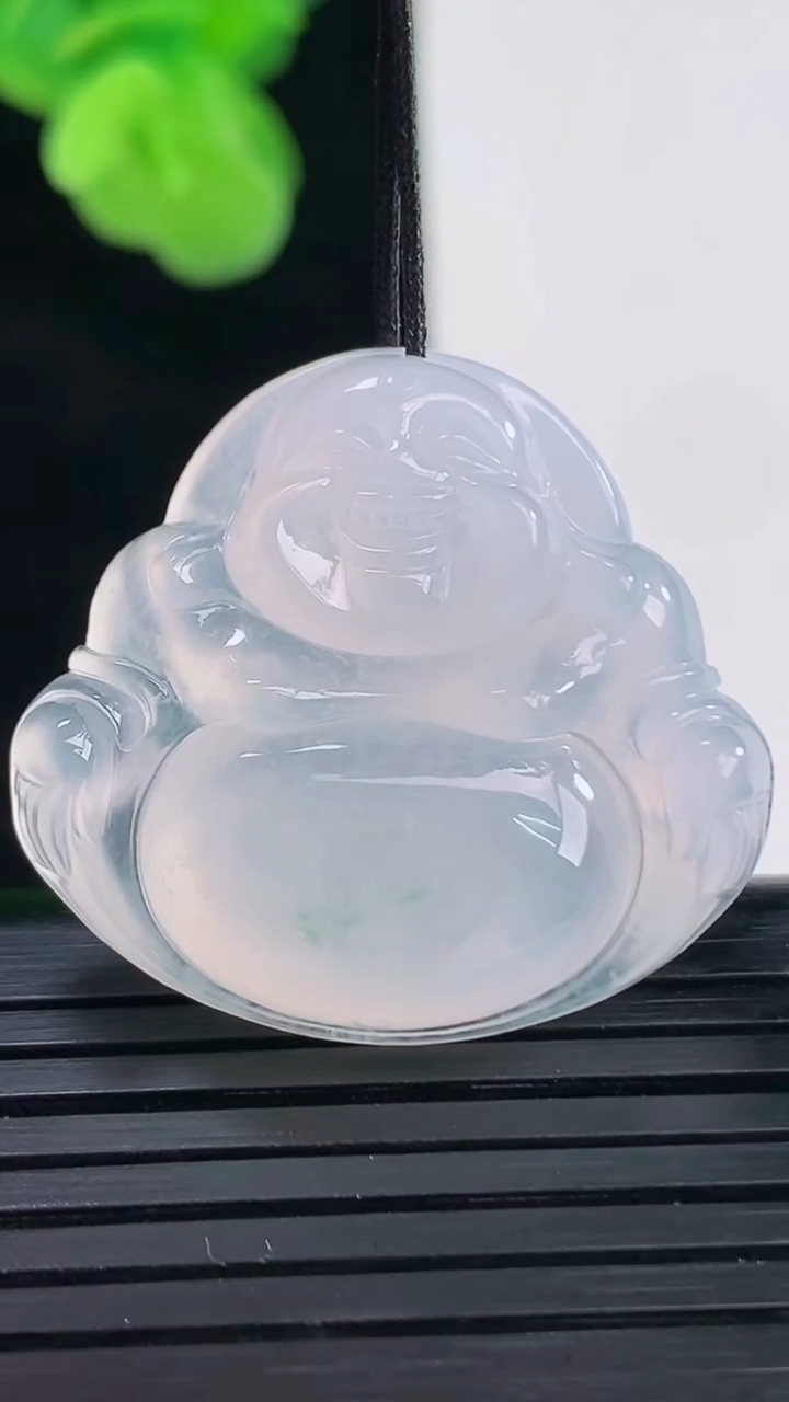 天然A货翡翠种飘花佛公吊坠尺寸27.6-30-6.3重量:8.47g
4月11日