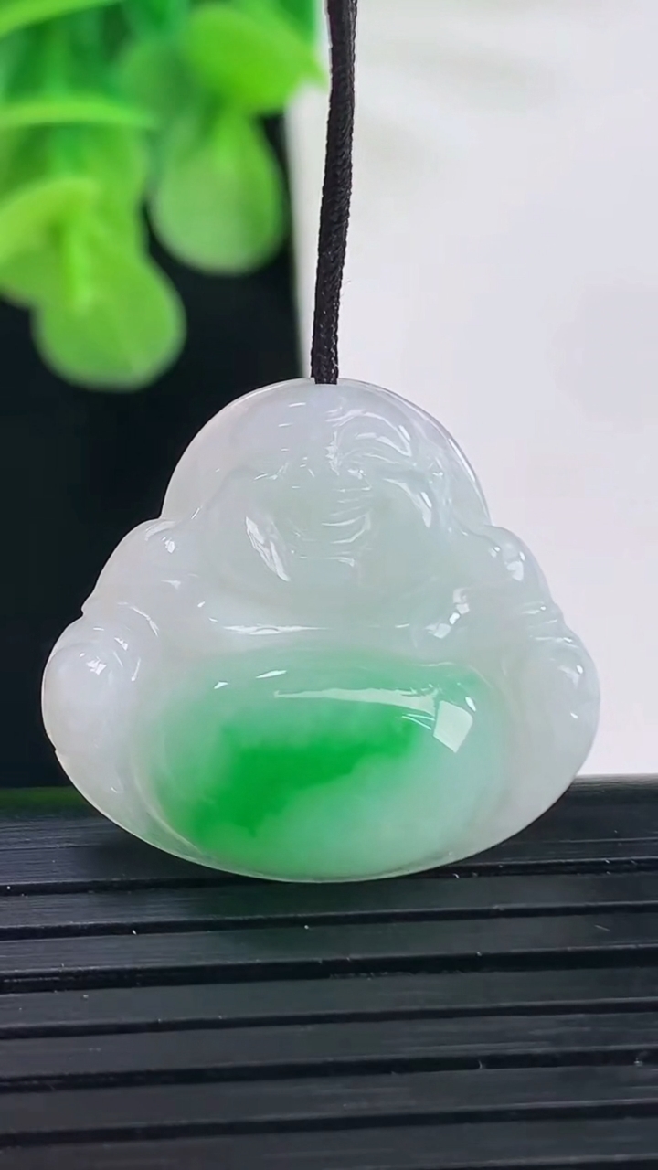 天然A货翡翠佛公吊坠尺寸22.2-24.6-4.7重量:3.99g
4月11日