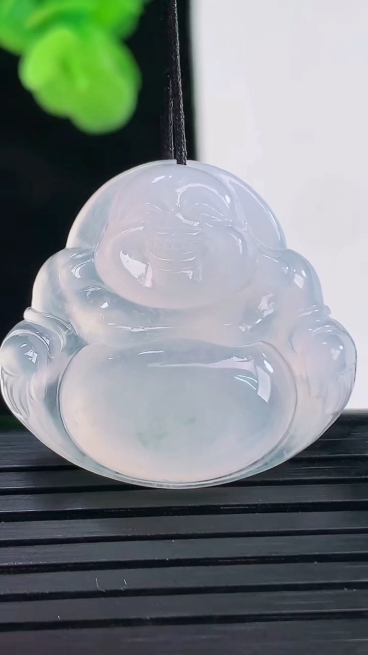 天然A货翡翠种飘花佛公吊坠尺寸27.6-30-6.3重量:8.47g
4月11日