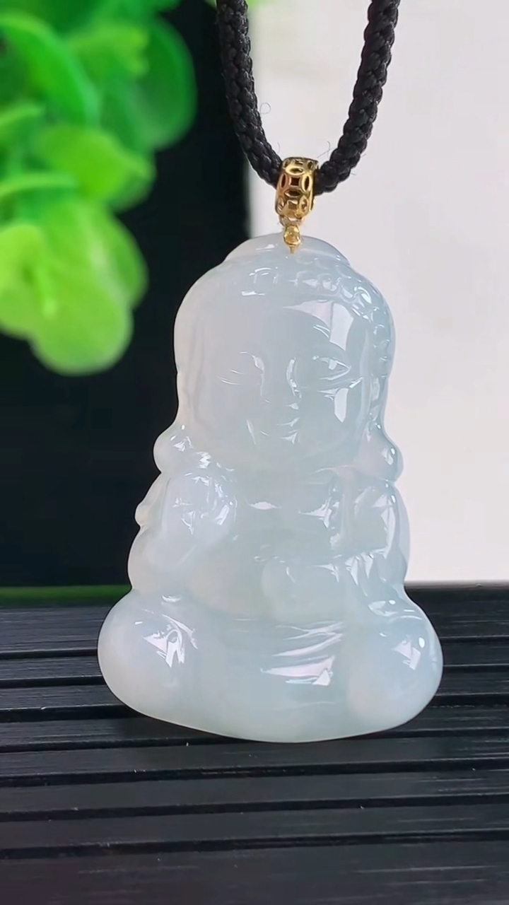 天然A货翡翠宝宝佛吊坠尺寸38.2-21.3-4.7重量:5.73g
4月11日