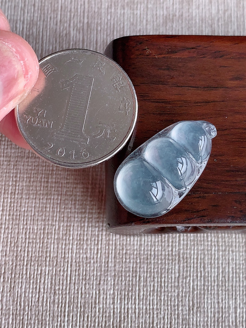 天然A货翡翠白冰白月光四季豆福豆平安豆镶嵌件 
尺寸24.4-13.5-6mm 重量2.83g 0410