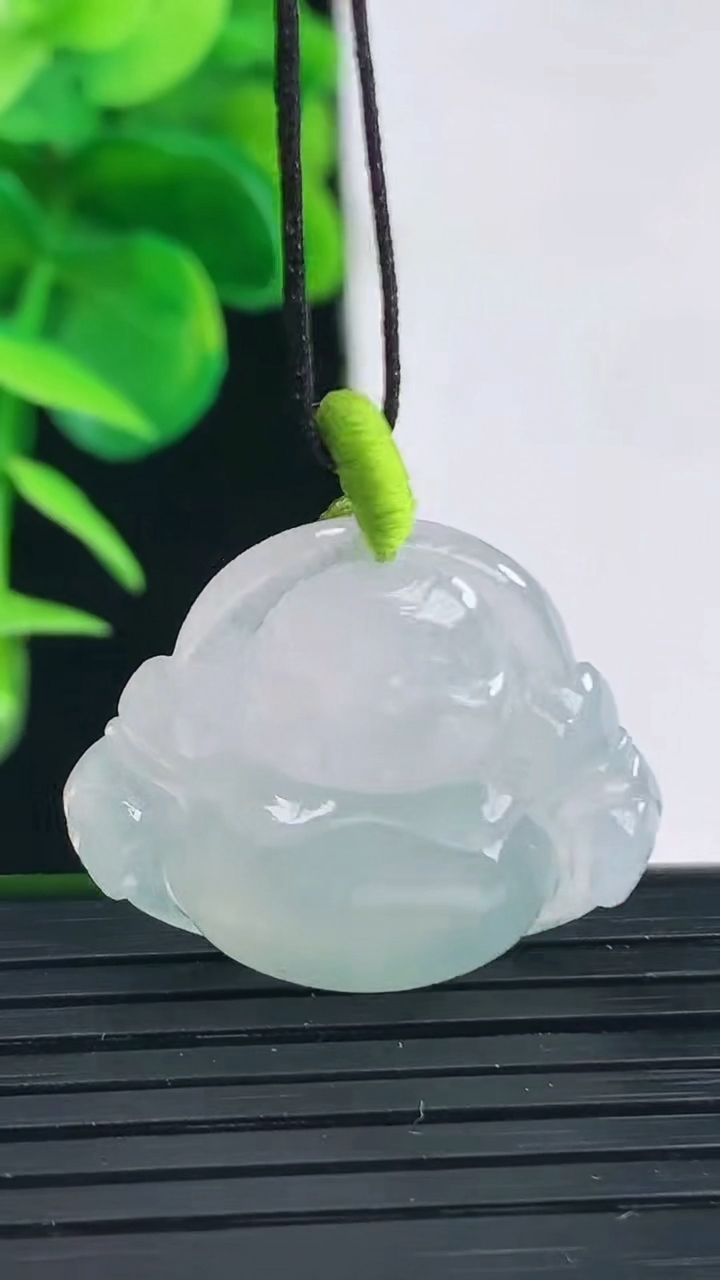 天然A货翡翠佛公吊坠尺寸24.2-26.9-5.9重量:6.40g
4月11日