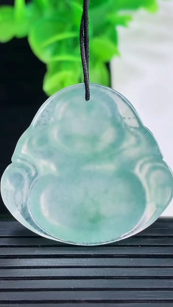 天然A货翡翠种飘花佛公镶嵌件尺寸32.1-34.2-5.5重量:10.50g
4月11日