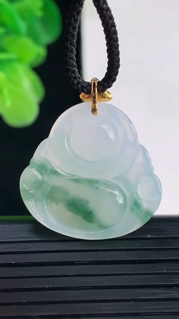 天然A货翡翠18K金飘花佛公吊坠尺寸20-25.2-5.7重量:5.39g
4月11日