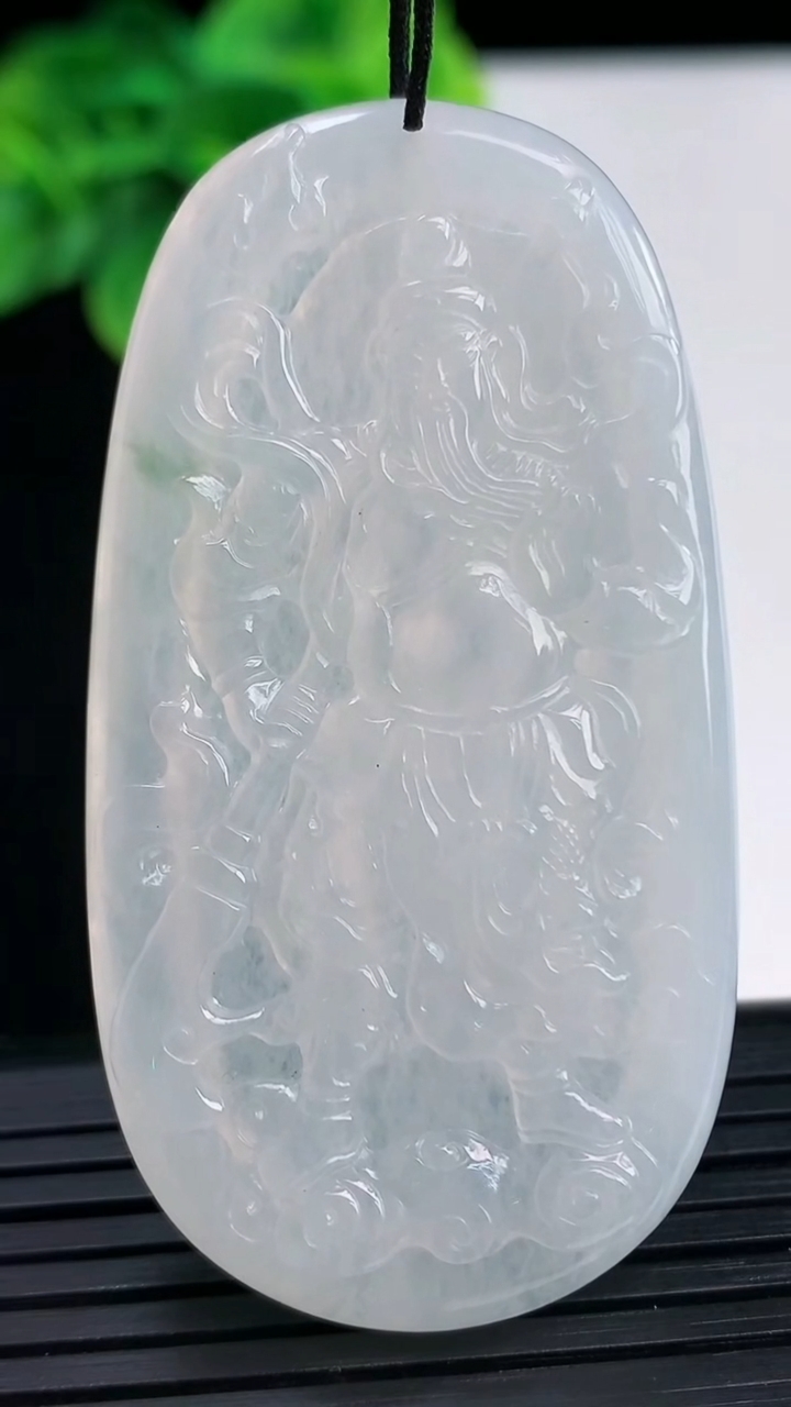 天然A货翡翠飘花关公吊坠尺寸57.3-30.5-4.7重量:19.59g
4月11日