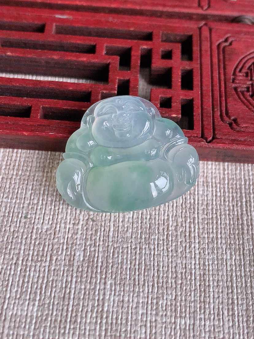 天然A货翡翠晴水一刀切佛公镶嵌件 
尺寸22-27.4-6.2mm 重量7.00g 0410