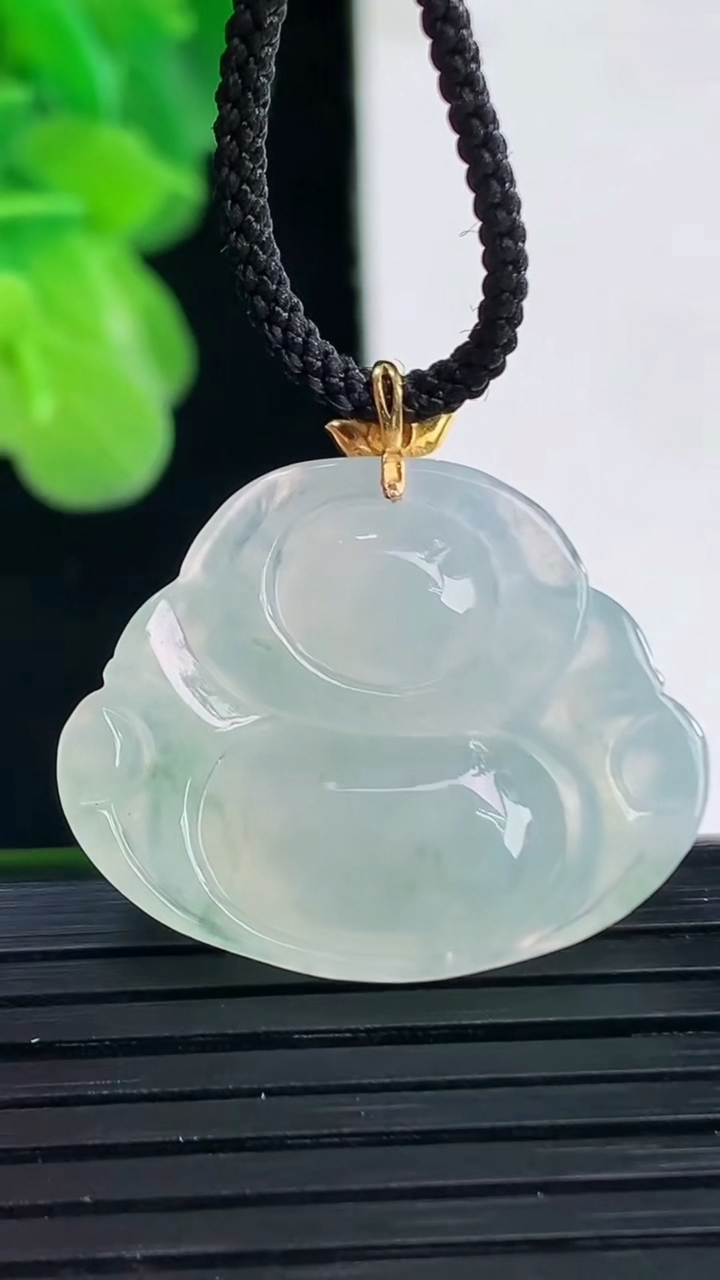 天然A货翡翠18K金飘花佛公吊坠尺寸26-26.5-6.3重量:5.54g
4月11日