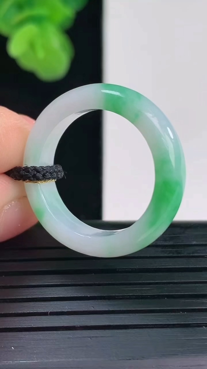 天然A货翡翠指环戒指尺寸19.1-5.7-3.4重量:4.51g2026年4月11日
工厂直销收藏佳