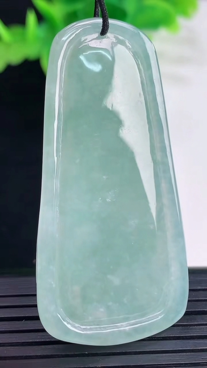 天然A货翡翠普贤菩萨吊坠尺寸53.5-26-5.6重量:14.55g
4月11日