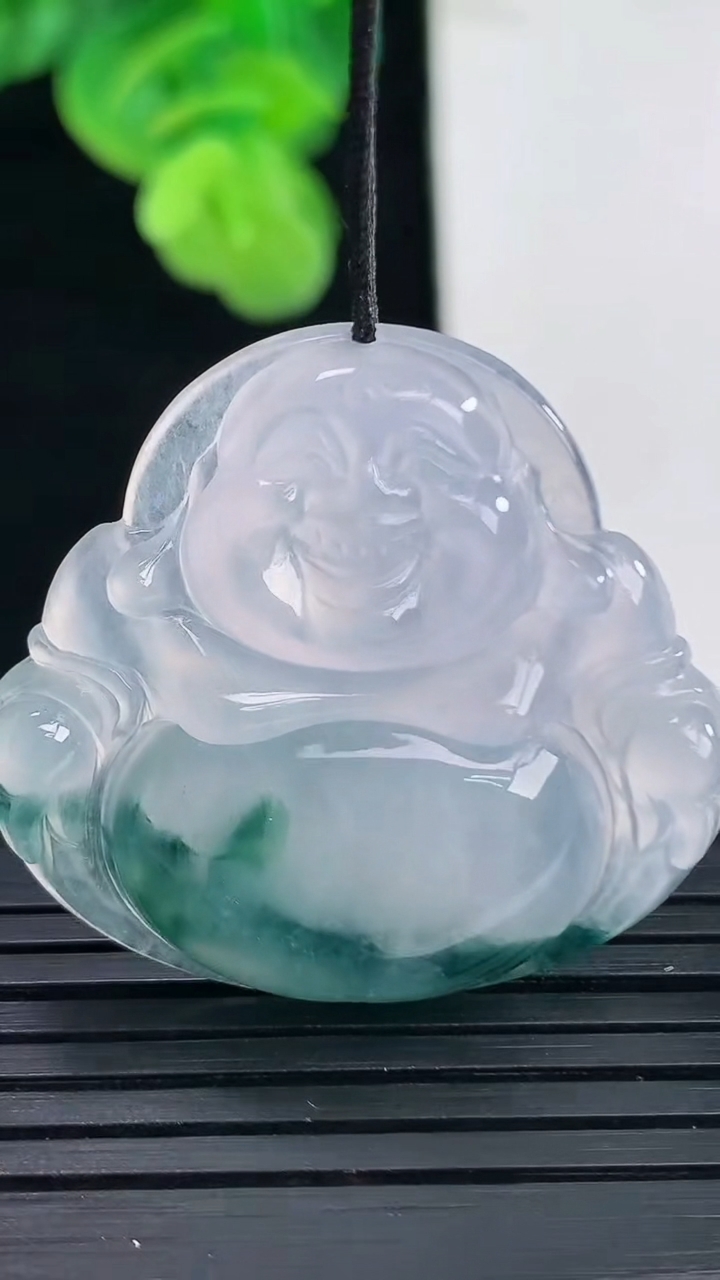 天然A货翡翠飘花佛公吊坠尺寸31.9-34.8-6.1重量:10.90g
4月11日