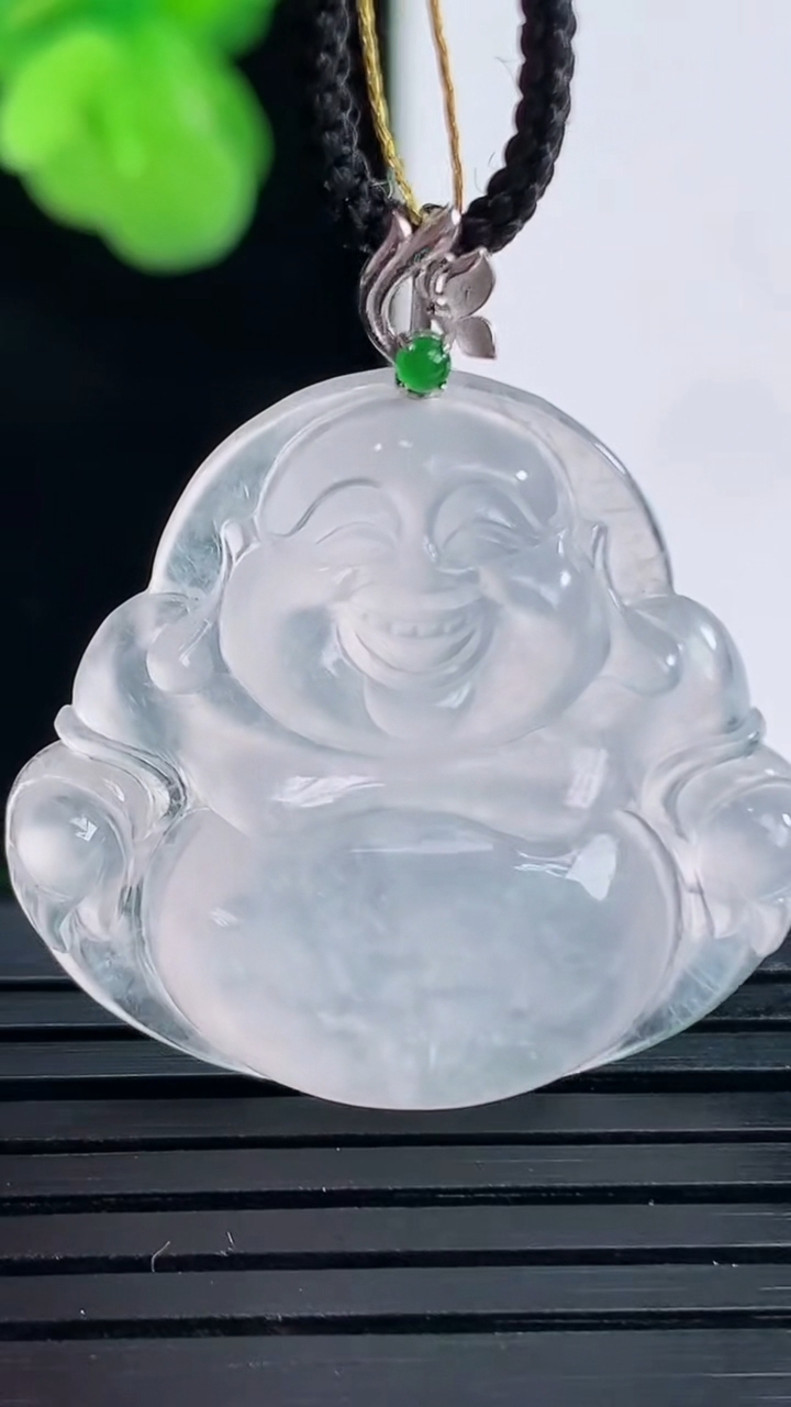 天然A货翡翠种白冰佛公吊坠尺寸33.3-28.9-5.7重量:7.47g
4月11日