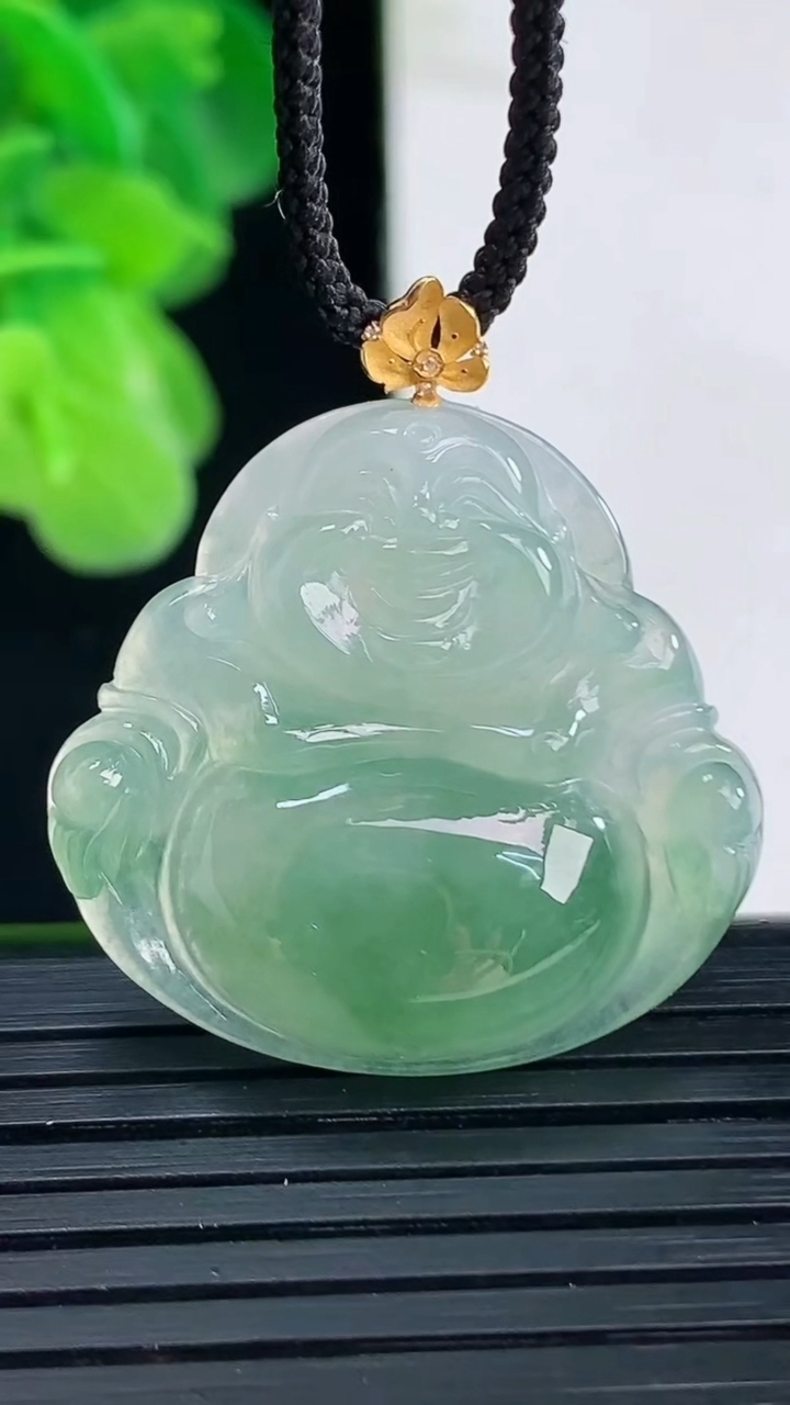 天然A货翡翠佛公吊坠尺寸30.7-28.6-5.7重量:6.32g
4月11日