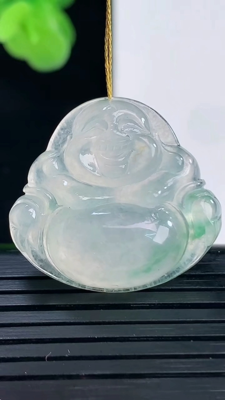 天然A货翡翠冰种飘花佛公吊坠尺寸25.3-27.6-7.4重量:7.47g
4月11日