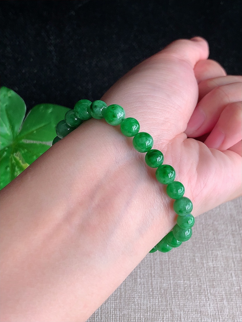 天然A货翡翠满绿圆珠佛珠手串24颗 
尺寸9.9-6.5mm 重量16.35g 0410