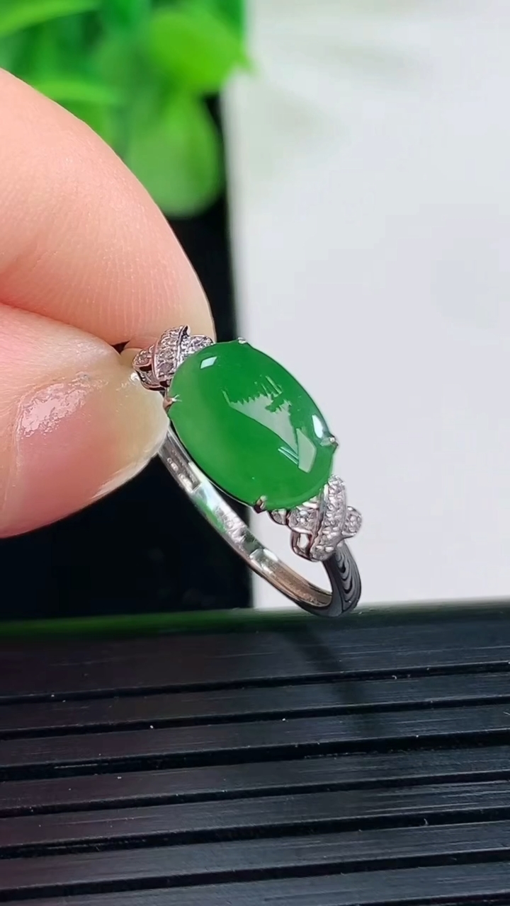 天然A货翡翠蛋面戒指尺寸17.2-9.9-6.6重量:1.46g2026年4月11日
工厂直销收藏佳