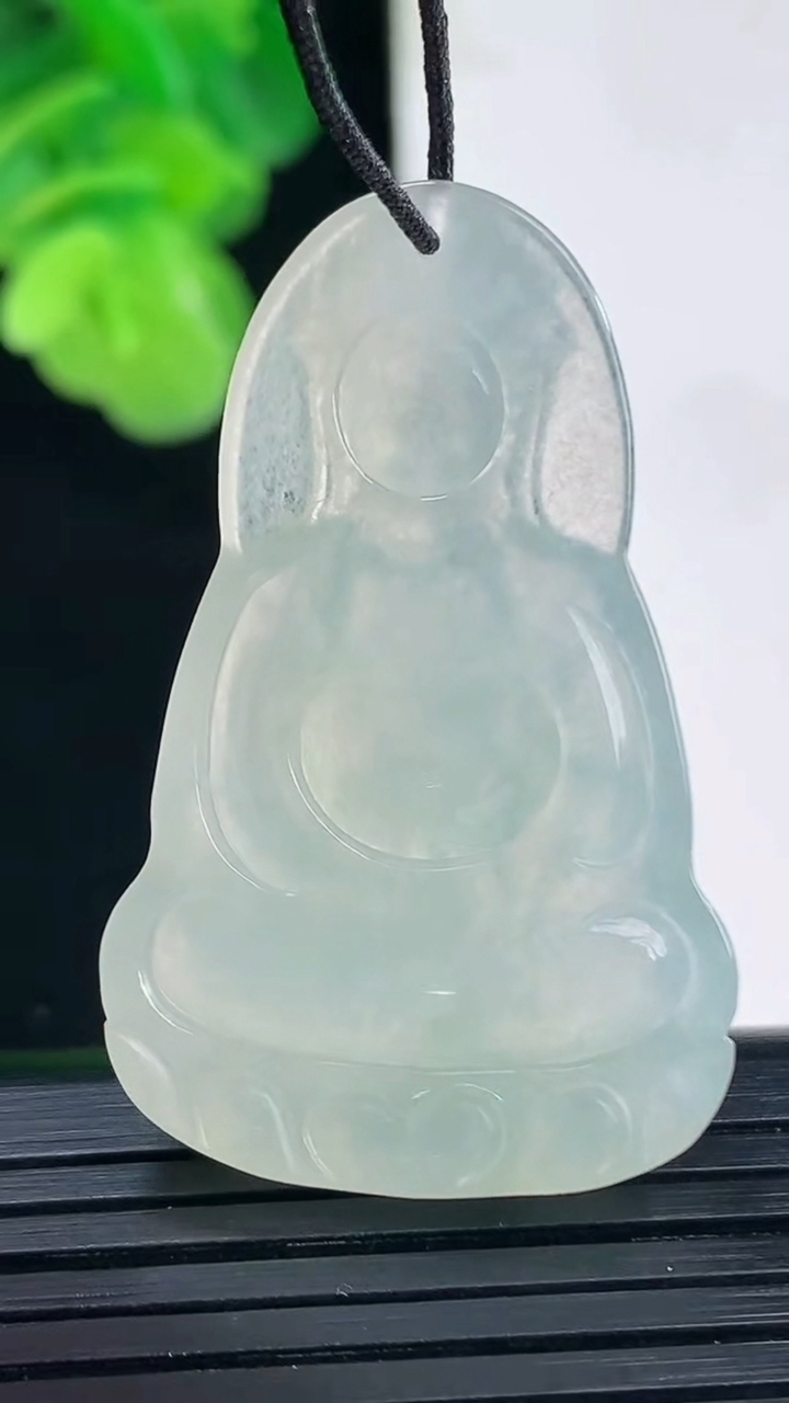 天然A货翡翠观音菩萨吊坠尺寸40.4-25.6-5重量:9.71g
4月11日