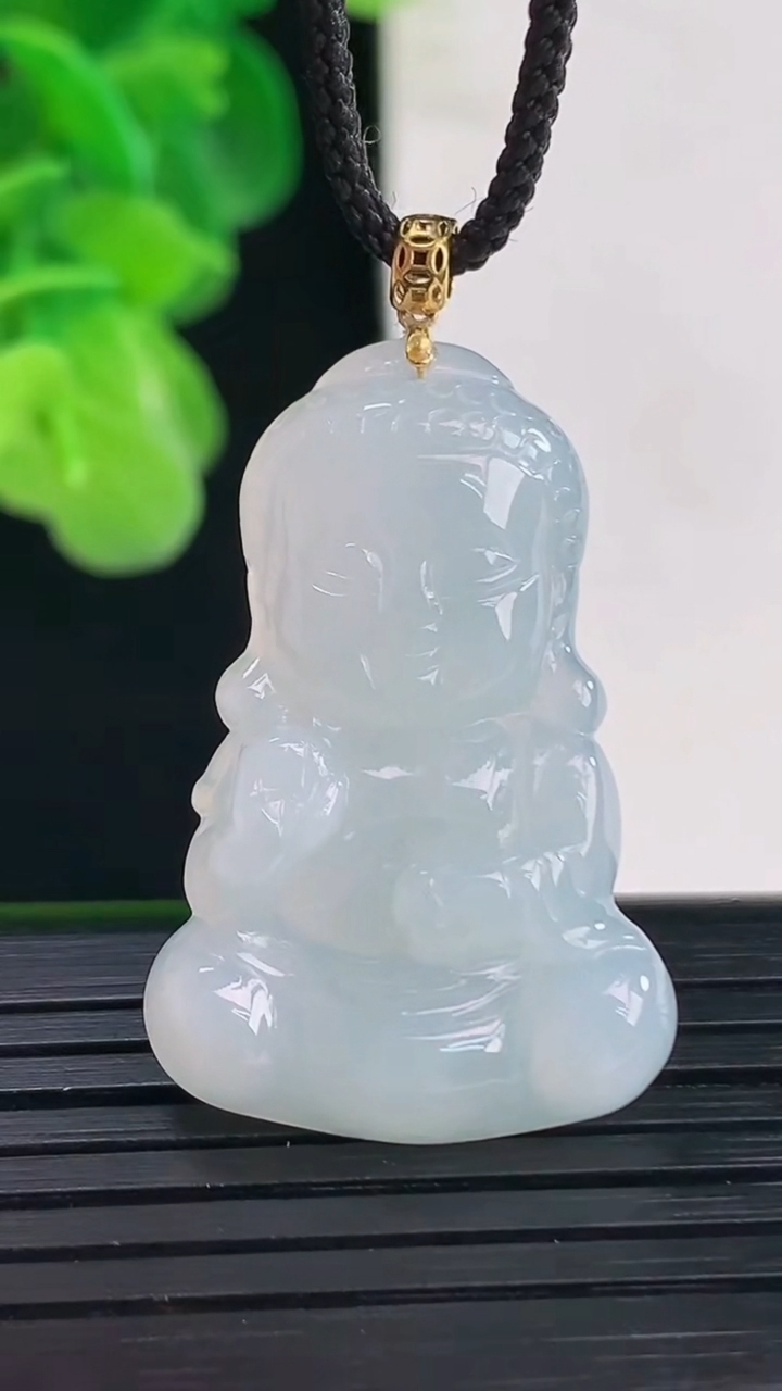 天然A货翡翠宝宝佛吊坠尺寸38.2-21.3-4.7重量:5.73g
4月11日