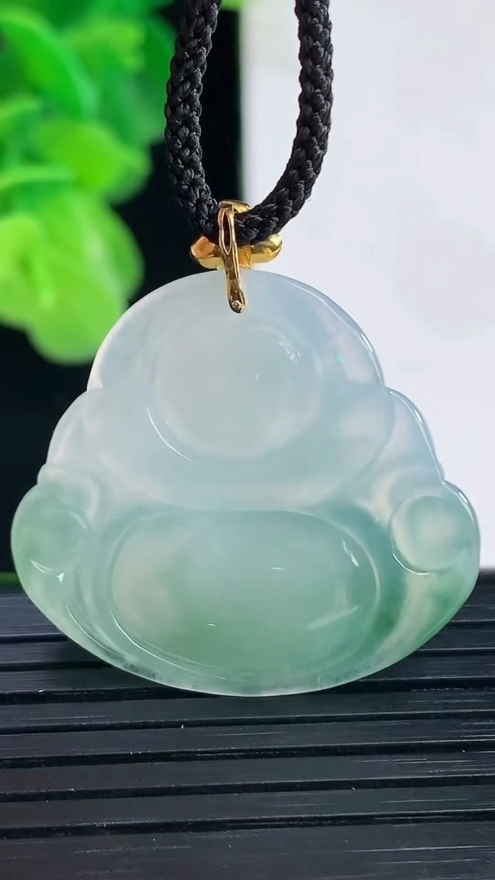 天然A货翡翠佛公吊坠尺寸31.5-30.1-5.2重量:6.73g
4月11日