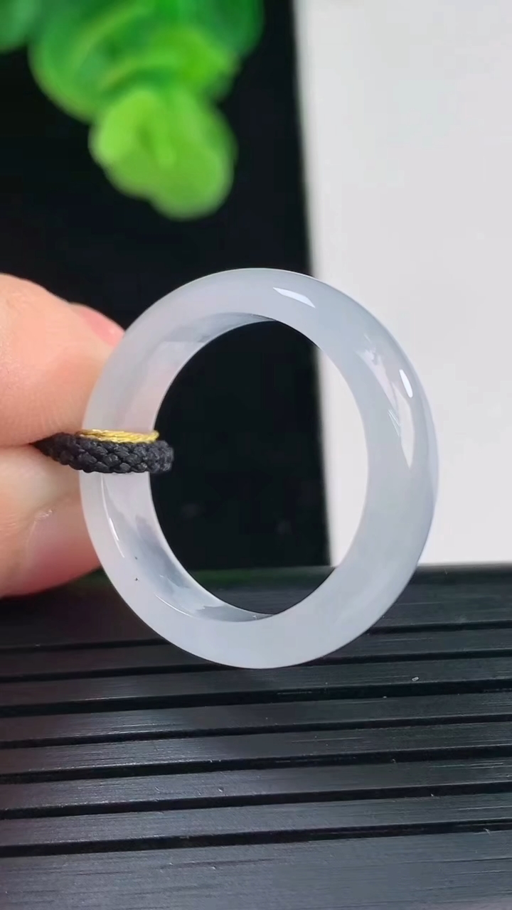 天然A货翡翠紫罗兰指环戒指尺寸19.5-5.9-3重量:3.62g2026年4月11日
工厂直销收藏