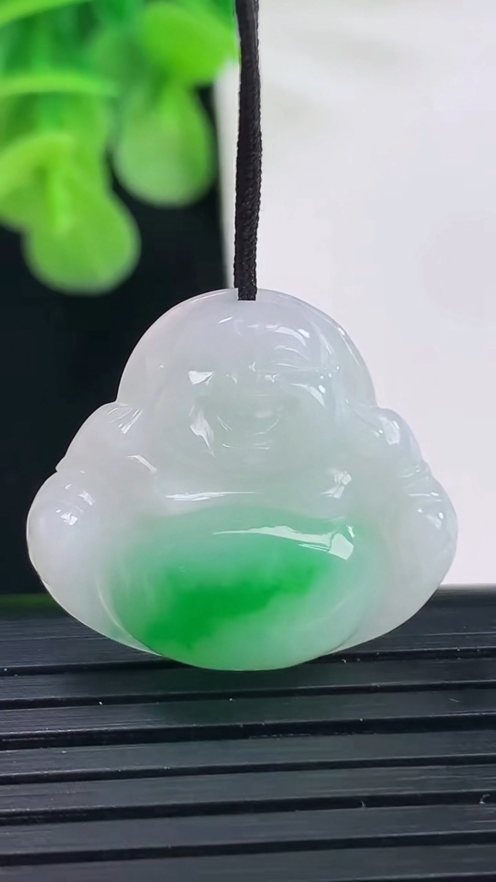 天然A货翡翠佛公吊坠尺寸22.2-24.6-4.7重量:3.99g
4月11日