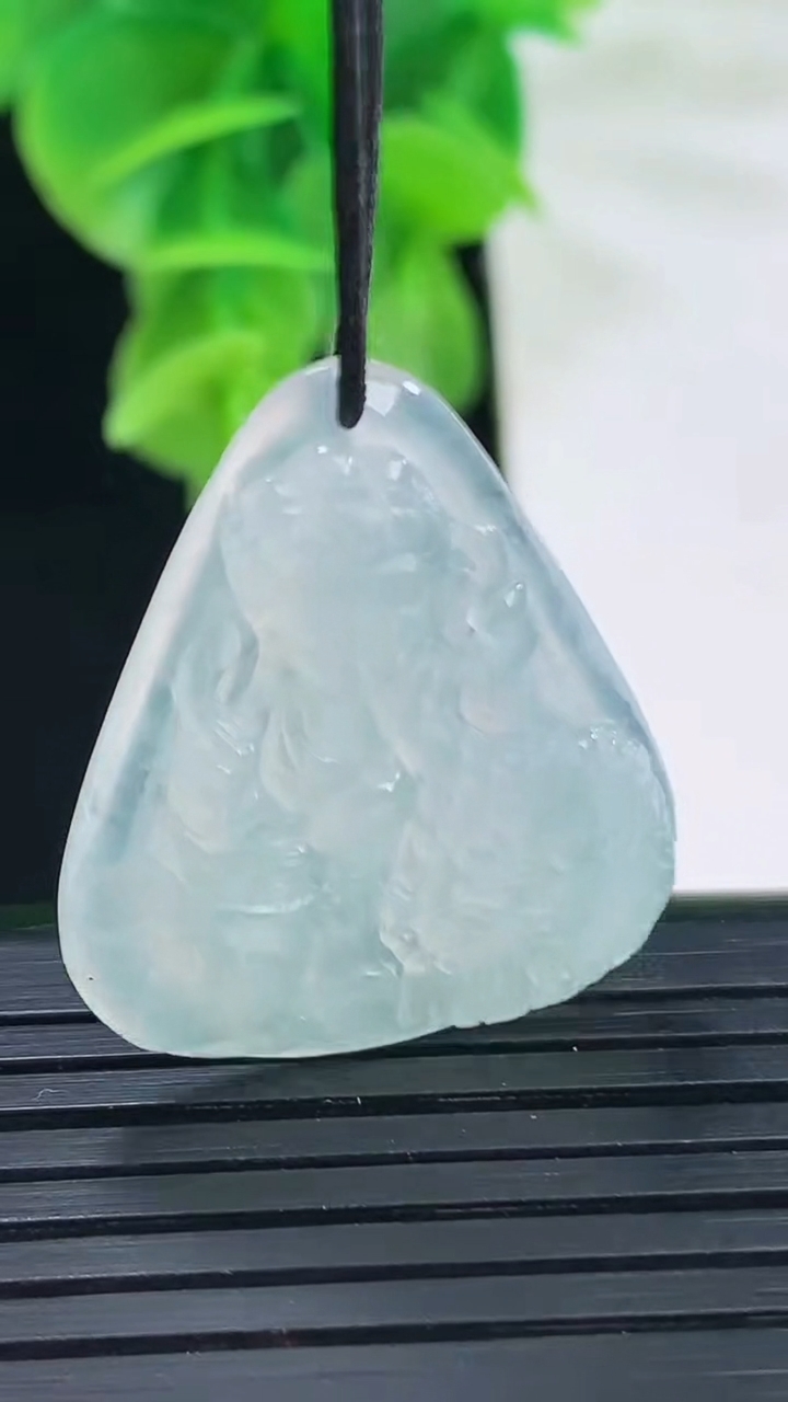 天然A货翡翠文殊菩萨吊坠尺寸28.5-23.6-4.3重量:5.09g
4月11日