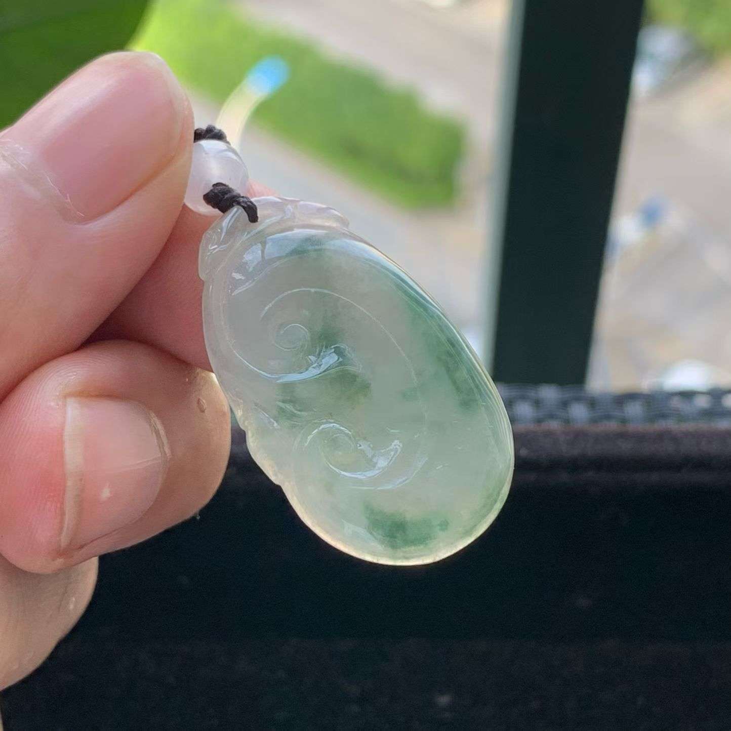 A货天然翡翠冰糯种飘花如意吊坠重量4.47
4月11日