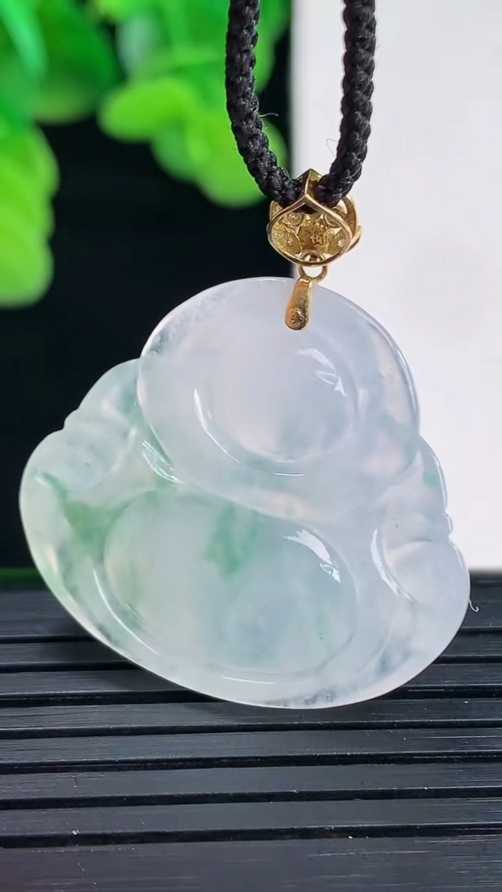 天然A货翡翠18K金飘花佛公吊坠尺寸26.7-29.4-5.5重量:6.66g
4月11日