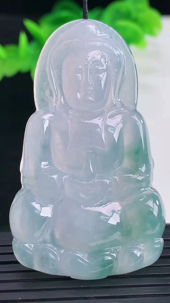 天然A货翡翠冰种紫罗兰飘花观音菩萨吊坠尺寸56.5-33.8-5.4重量:17.92g
4月11日