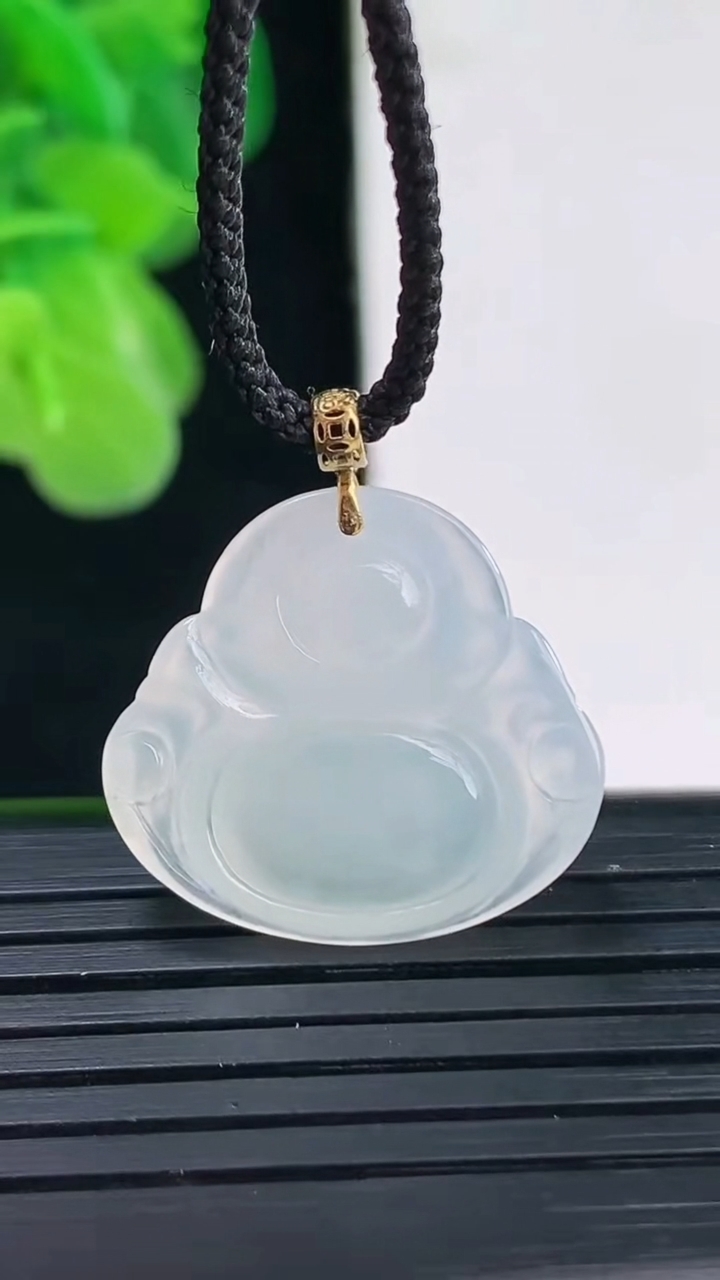 天然A货翡翠佛公吊坠尺寸19.7-21.7-3.7重量:2.60g
4月11日