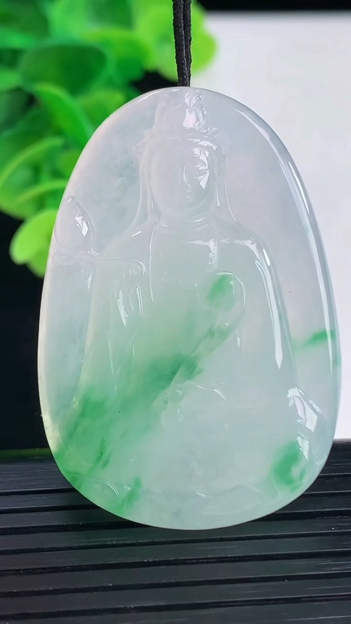 天然A货翡翠大势至菩萨吊坠尺寸56.2-31.3-5.7重量:18.10g
4月11日