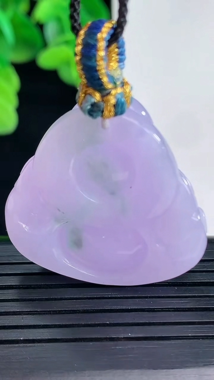 天然A货翡翠紫罗兰佛公吊坠尺寸31.8-31.7-12.3重量:21.09g
4月11日