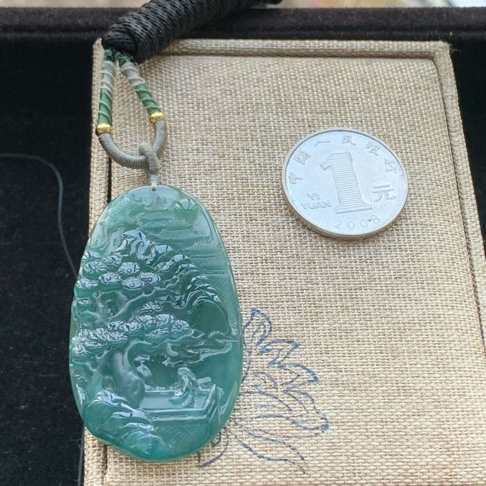 A货天然翡翠冰种蓝水山水牌吊坠重量17.87
4月11日