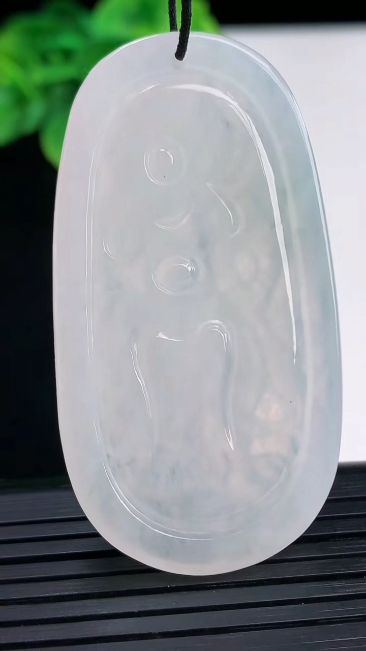 天然A货翡翠飘花关公吊坠尺寸57.3-30.5-4.7重量:19.59g
4月11日