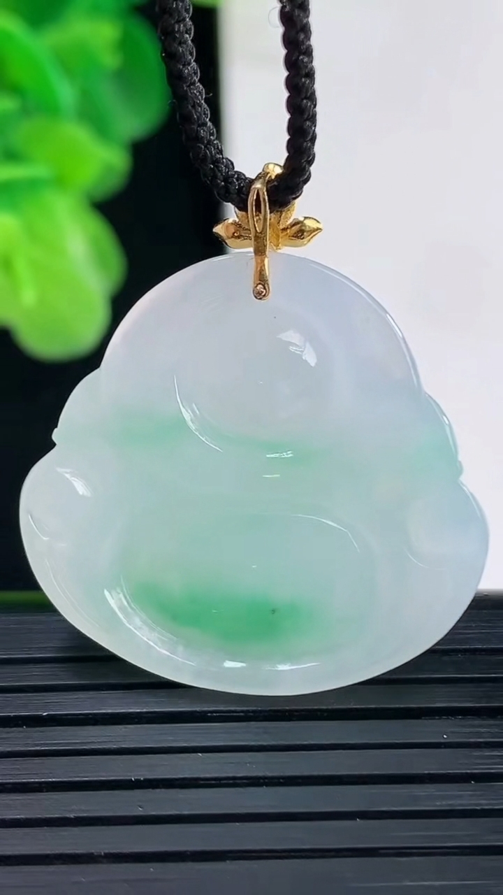 天然A货翡翠佛公吊坠尺寸33.5-30.2-6.2重量:8.57g
4月11日