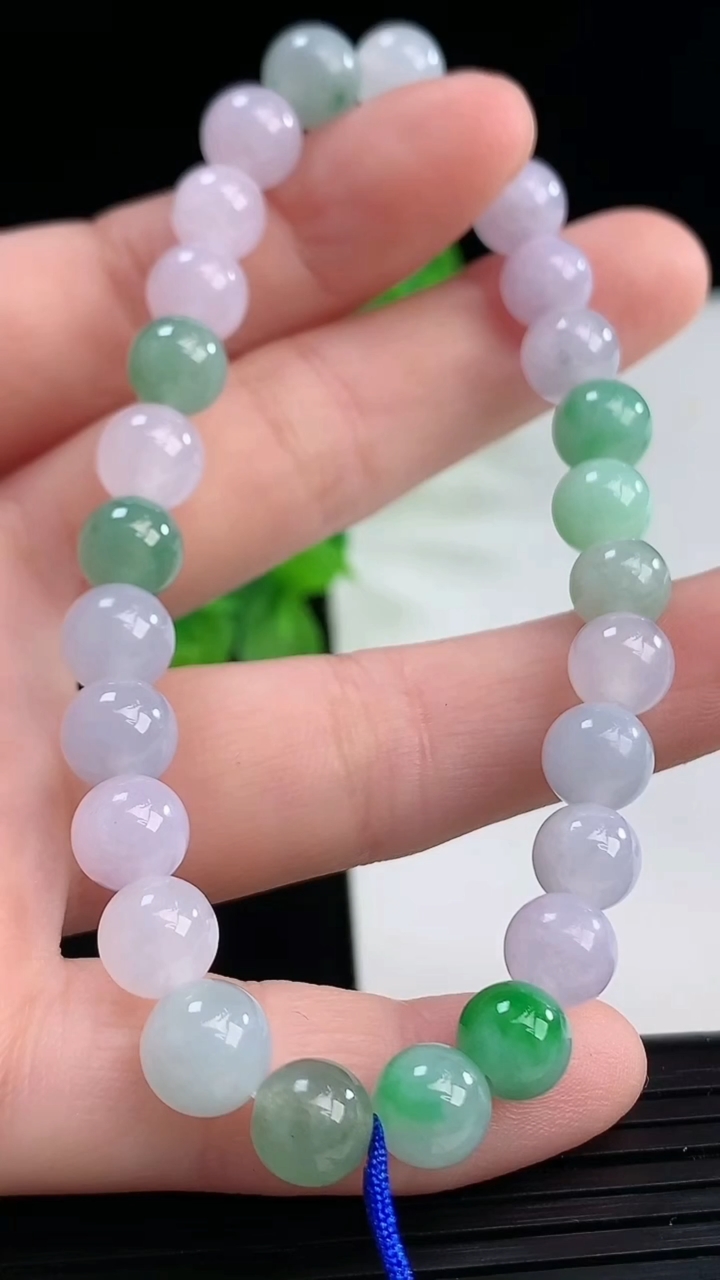 天然A货翡翠圆珠手串尺寸7.2-27颗重量:18.65g4月11日
工厂直销收藏佳品,种好水足，色泽