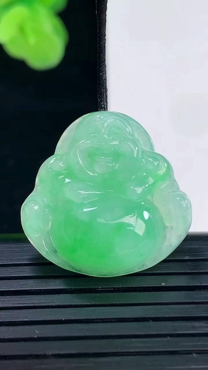 天然A货翡翠佛公吊坠尺寸23.9-24.4-6.8重量:4.99g
4月11日