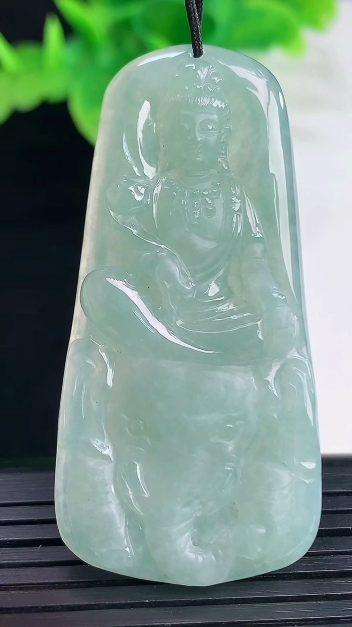 天然A货翡翠普贤菩萨吊坠尺寸53.5-26-5.6重量:14.55g
4月11日