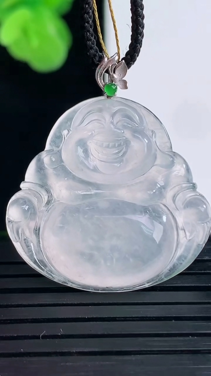 天然A货翡翠种白冰佛公吊坠尺寸33.3-28.9-5.7重量:7.47g
4月11日