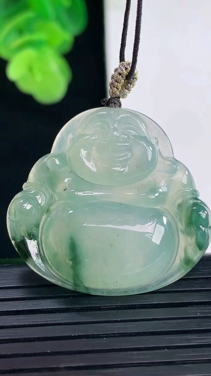 天然A货翡翠飘花佛公吊坠尺寸31.2-33.6-5.8重量:9.51g
4月11日