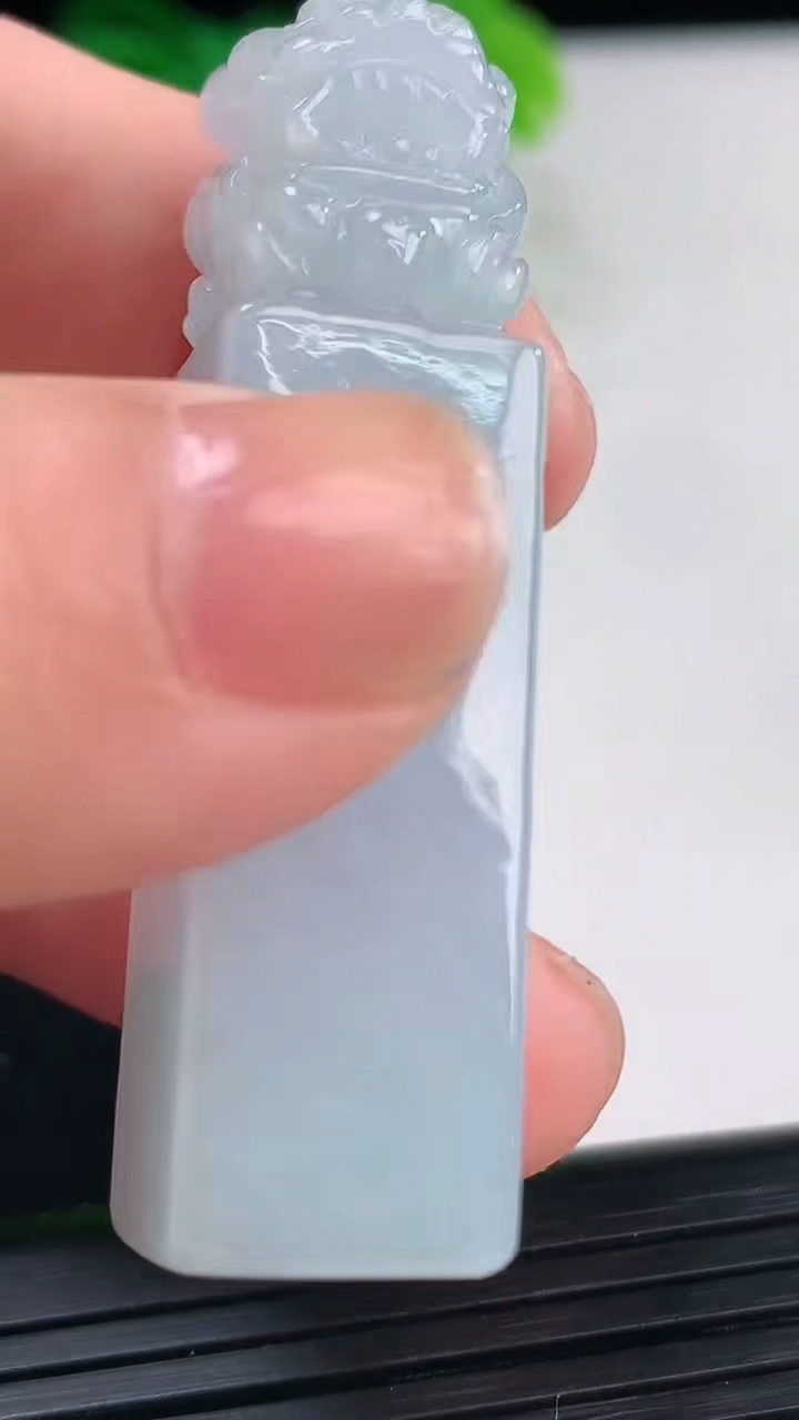 天然A货翡翠貔貅印章尺寸49-13.3-12.7重量:24.71g
4月11日