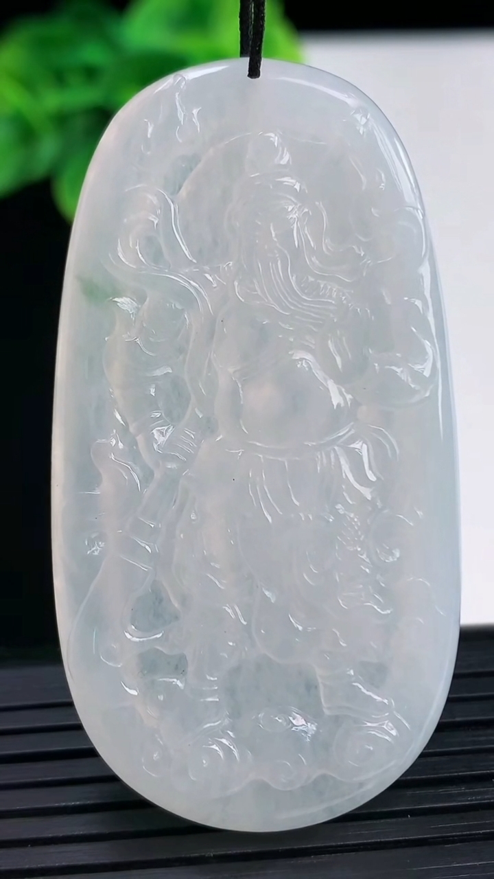 天然A货翡翠飘花关公吊坠尺寸57.3-30.5-4.7重量:19.59g
4月11日