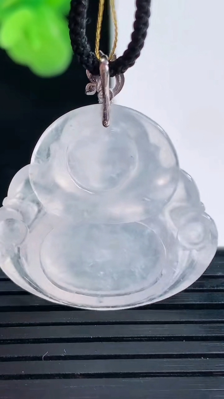 天然A货翡翠种白冰佛公吊坠尺寸33.3-28.9-5.7重量:7.47g
4月11日