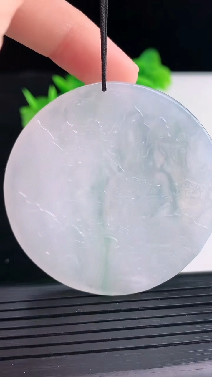 天然A货翡翠阿弥陀佛吊坠尺寸51.8-5重量:33.33g
4月11日