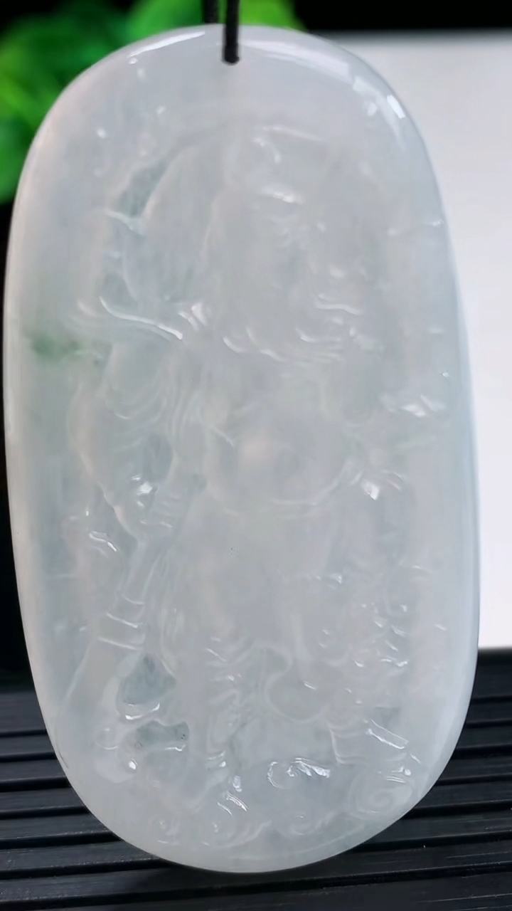 天然A货翡翠飘花关公吊坠尺寸57.3-30.5-4.7重量:19.59g
4月11日